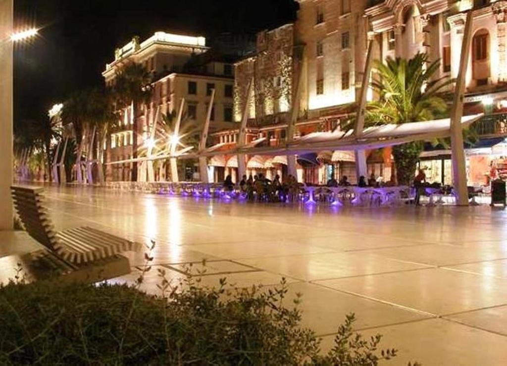 Blue Tree Rooms Split Bagian luar foto
